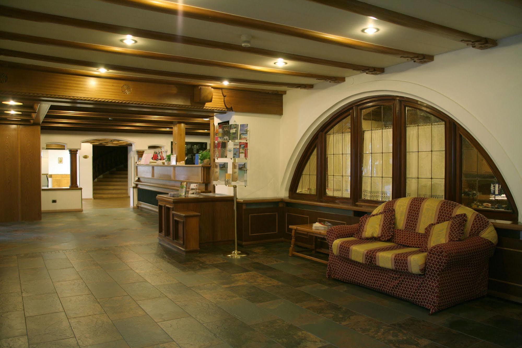 Hotel Miramonti Corvara Exterior foto